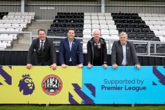 奥纳纳曼联神扑：职业生涯新挑战与适应之路